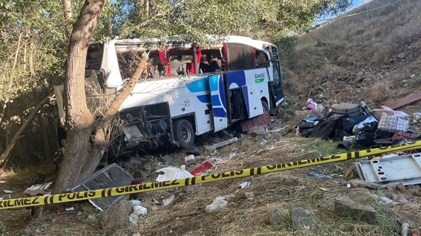 Xe khách gặp tai nạn thảm khốc, ít nhất 12 người thiệt mạng