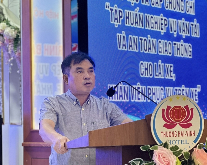 Ông Nguyễn Sỹ Thắng - Trưởng phòng vận tải Sở GTVt Nghệ An phát biểu tại cuộc tập huấn