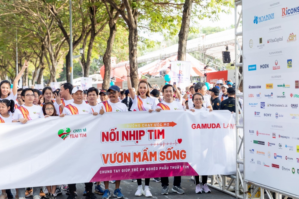 Tân Hoa hậu Hòa bình Việt Nam 2023 đẹp kiêu sa trong loạt khoảnh khắc đời thường