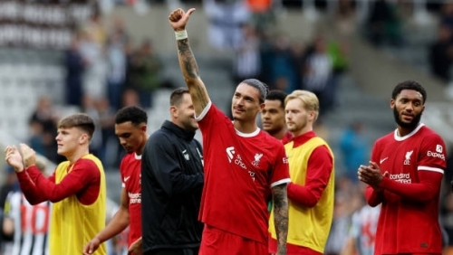 Liverpool ngược dòng không tưởng với 10 người