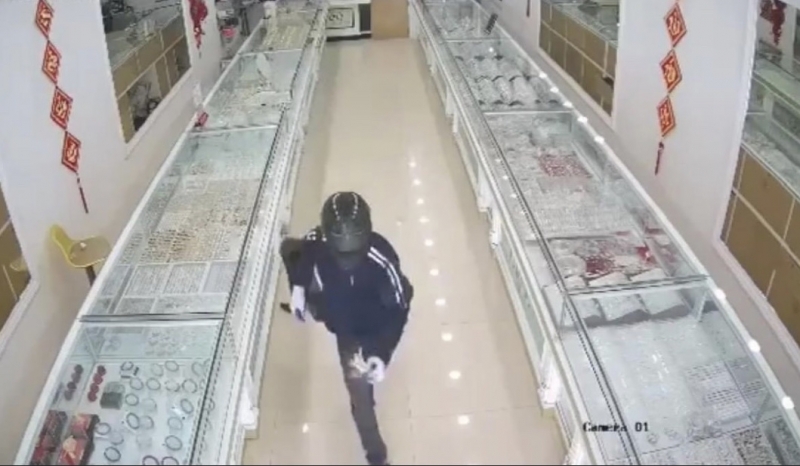 Bắt thanh niên 18 tuổi cướp tiệm vàng ở Hưng Yên
