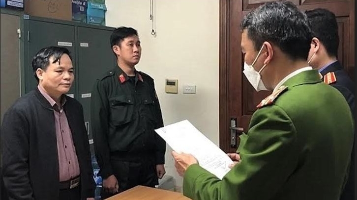 Giám đốc CDC Bắc Giang nhận 2 sổ tiết kiệm, với số tiền 5 tỷ đồng