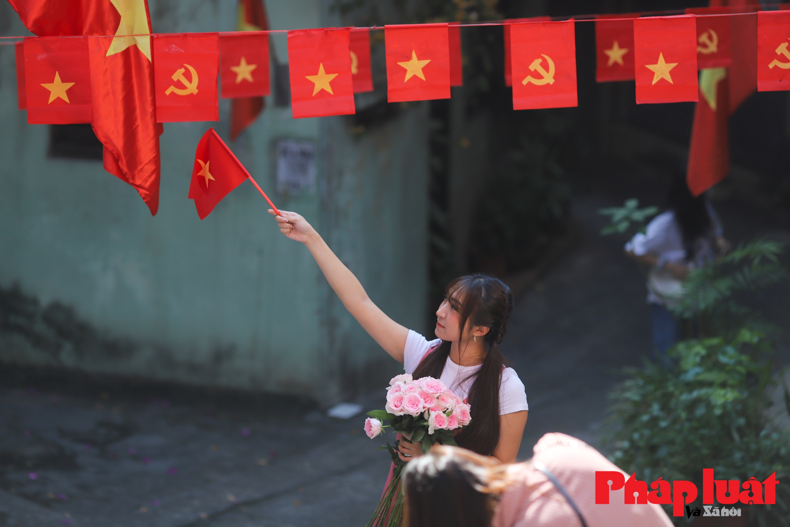 Ngõ cờ hoa rực rỡ tại Hà Nội: điểm check in mới dịp nghỉ lễ