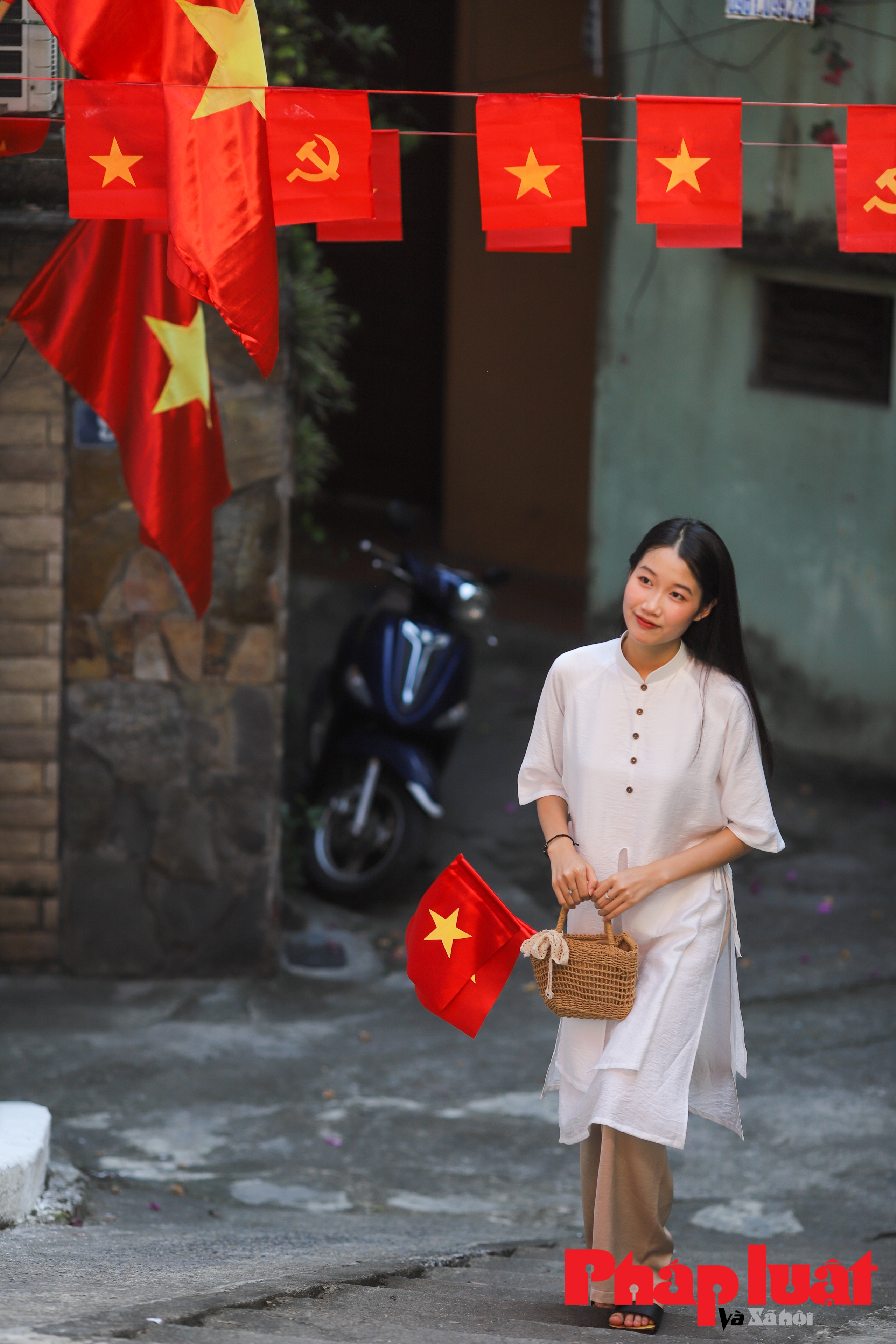 Ngõ cờ hoa rực rỡ tại Hà Nội: điểm check in mới dịp nghỉ lễ