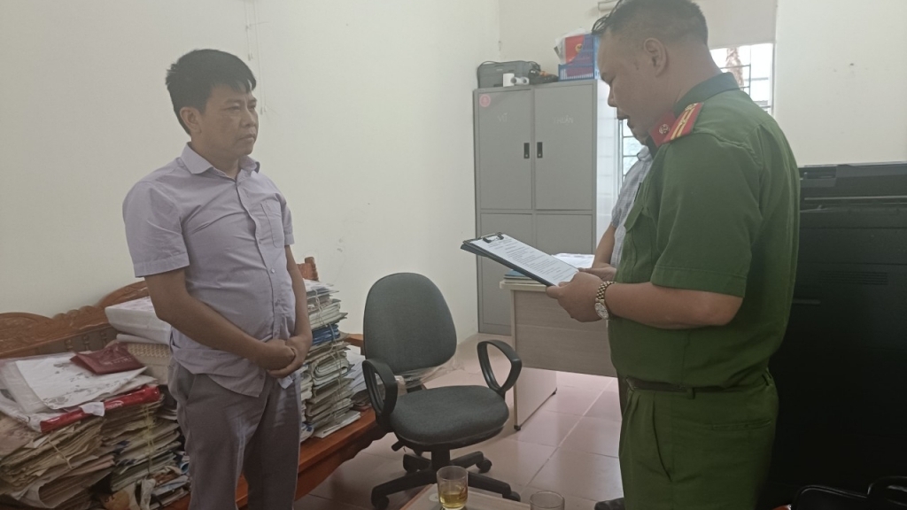 Bắt cán bộ Văn phòng đăng ký đất đai huyện Trùng Khánh về hành vi giả mạo trong công tác