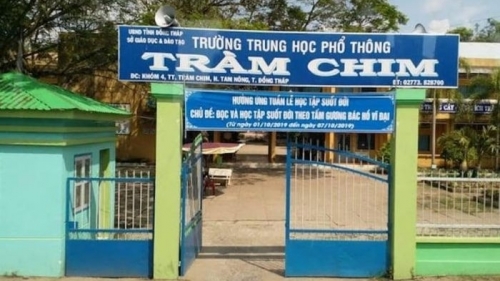 Thương tâm thầy hiệu trưởng đột quỵ tử vong khi đang đọc diễn văn khai giảng