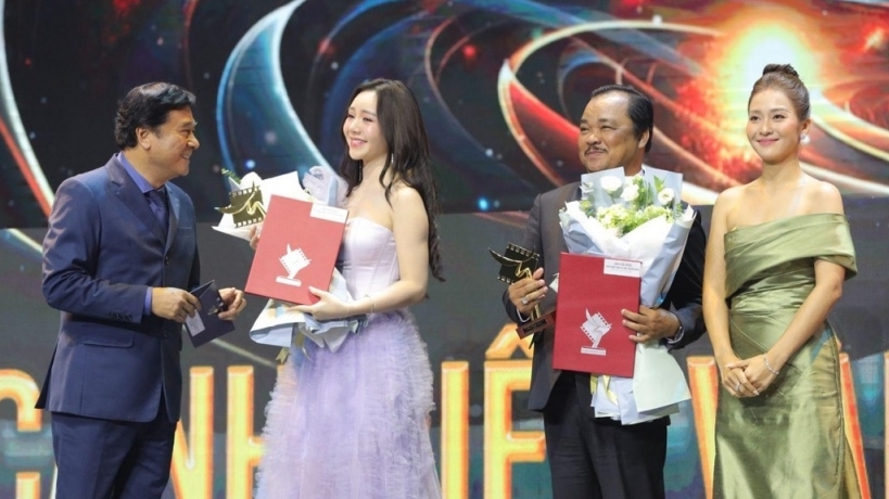 Quỳnh Kool xinh đẹp như công chúa trên sân khấu Cánh diều, nhận giải Nữ diễn viên chính xuất sắc