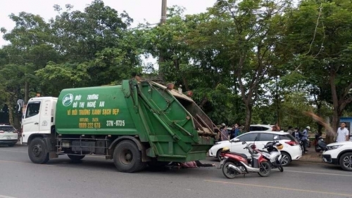 Mở cửa ô tô bất cẩn khiến 1 người tử vong