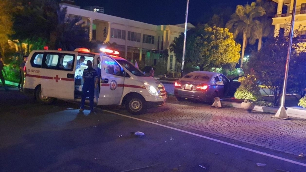 Lý do người đàn ông lao xe ô tô tông vào cổng trụ sở UBND tỉnh Khánh Hòa