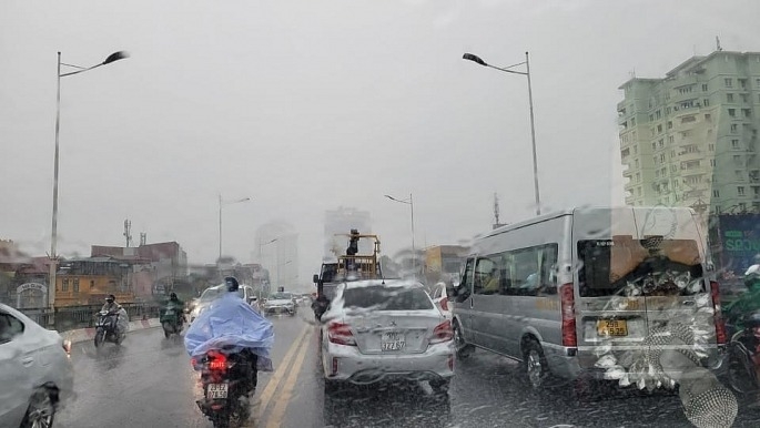 Dự báo thời tiết ngày 13/9/2023: Hà Nội có mưa dông, đề phòng lốc sét