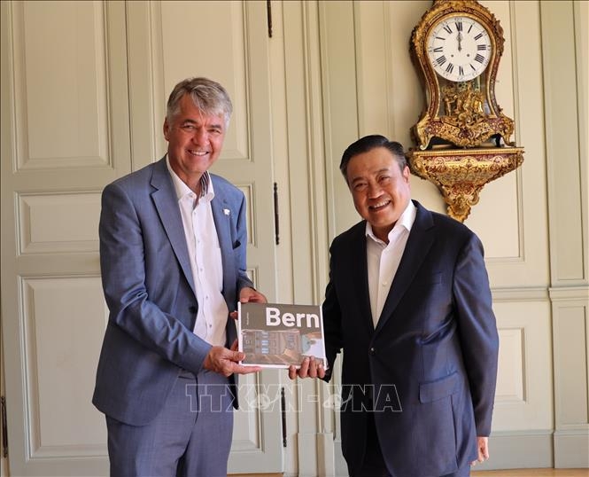 Chủ tịch UBND TP Hà Nội thăm và làm việc tại Thụy Sĩ