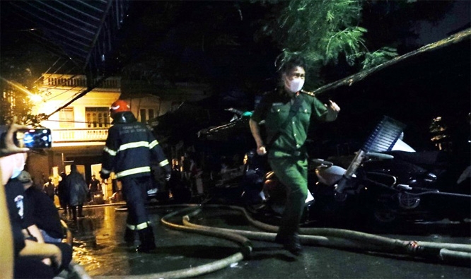 Thủ tướng chỉ đạo tập trung khắc phục hậu quả vụ cháy chung cư mini ở Khương Đình