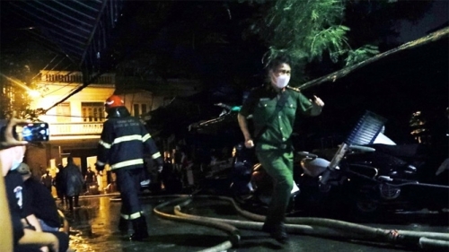 Thủ tướng chỉ đạo tập trung khắc phục hậu quả vụ cháy chung cư mini ở Khương Đình