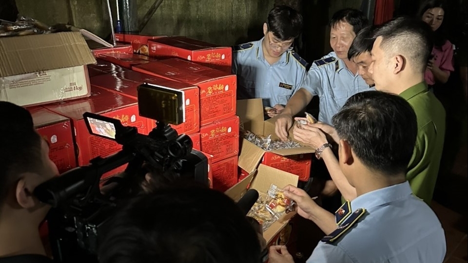 Hà Nội: Liên tiếp phát hiện bánh Trung thu có dấu hiệu nhập lậu