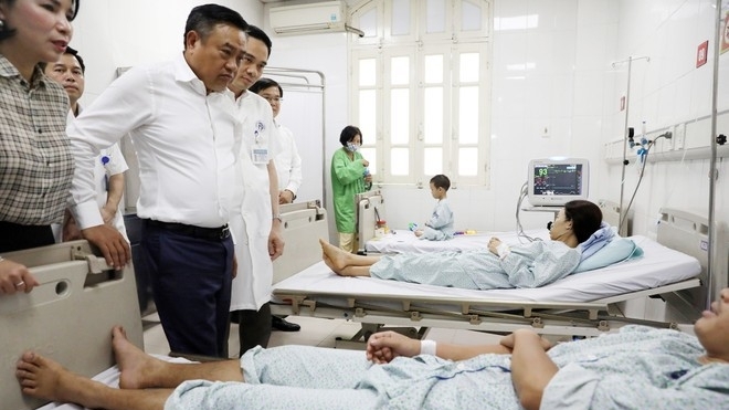 Chủ tịch UBND TP Hà Nội rút ngắn công tác nước ngoài, tới thăm nạn nhân vụ cháy