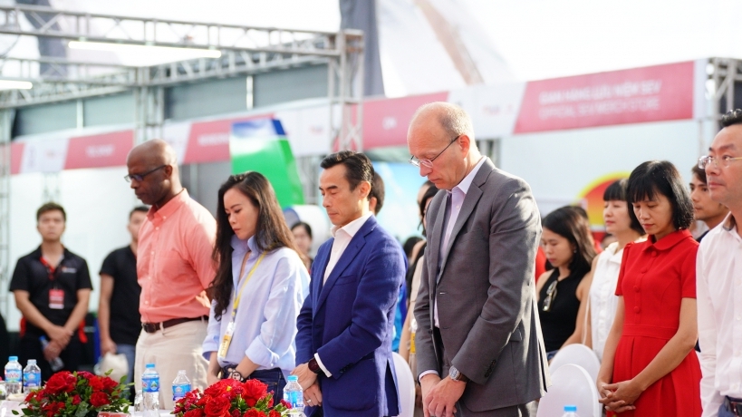 Hơn 9.000 VĐV từ 39 quốc gia dự giải Hà Nội Marathon Techcombank sẽ cùng mặc niệm các nạn nhân vụ hỏa hoạn tại Hà Nội và lũ quét ở Lào Cai