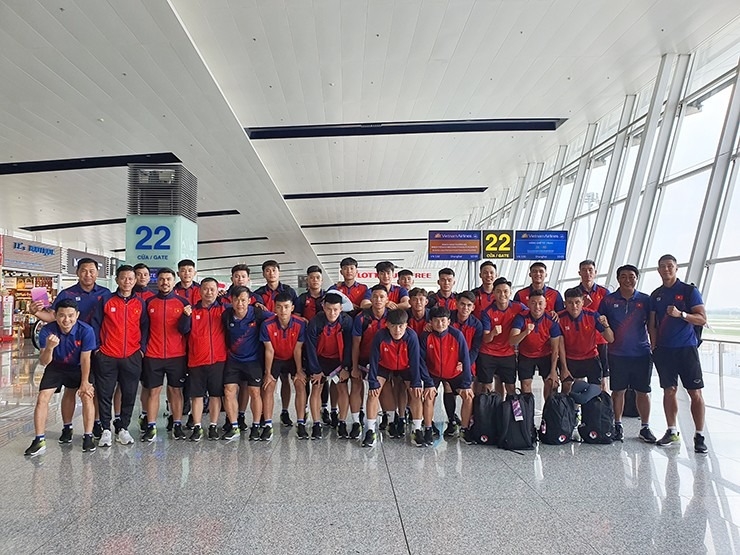 Sáng ngày 16/9, đội tuyển U23 Việt Nam dưới sự dẫn dắt của HLV Hoàng Anh Tuấn đã chính thức lên đường đi Hàng Châu (Trung Quốc) tham dự môn bóng đá nam ASIAD 19.