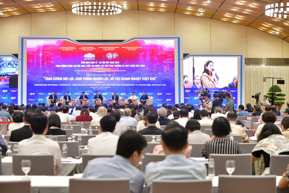 Ông Đậu Anh Tuấn - Phó Tổng Thư ký, Trưởng Ban Pháp chế Liên đoàn Thương mại và Công nghiệp Việt Nam (VCCI) cho biết, từ đầu năm 2023 đến nay, kinh tế Việt Nam đứng trước những thách thức to lớn