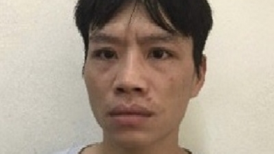 Phát hiện chất cấm khi kiểm tra túi quần của gã trai