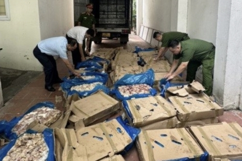 Phát hiện, thu giữ hơn 1,2 tấn cánh gà tẩm hóa chất không rõ nguồn gốc