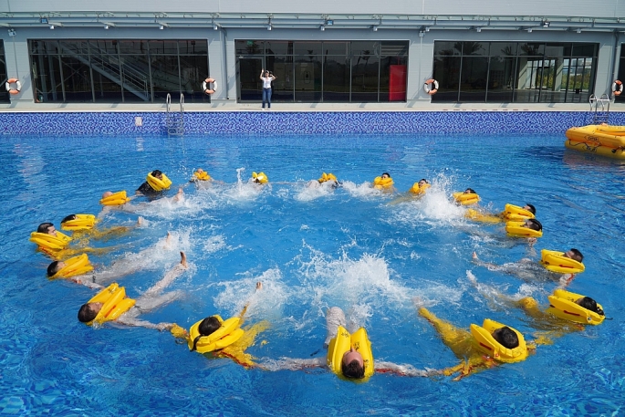 Hồ bơi tạo sóng tiêu chuẩn Olympic. Ảnh: Học viện Hàng không Vietjet