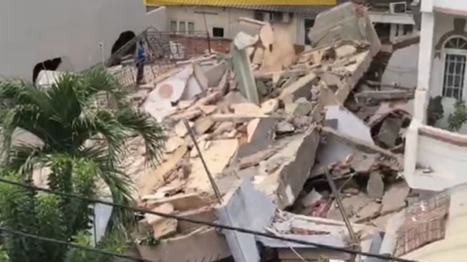 Sập nhà 4 tầng tại TP Hồ Chí Minh, đã cứu hết người mắc kẹt ra ngoài