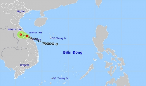 Áp thấp nhiệt đới trên đất liền các tỉnh Quảng Trị - Thừa Thiên Huế, miền Trung đang mưa lớn