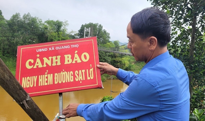 Cảnh báo sạt lở đất ven sông Ngàn Trươi đoạn qua xã Quang Thọ, huyện Vũ Quang.