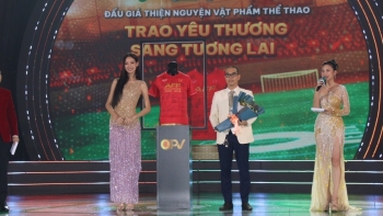 Đấu giá vật phẩm bóng đá của đội tuyển Việt Nam để gây quỹ từ thiện