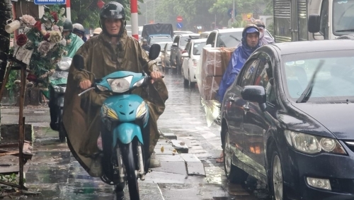 Dự báo thời tiết ngày 27/9/2023: Hà Nội mưa lớn, đề phòng dông lốc và gió giật mạnh