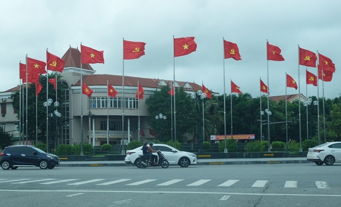 Trong Cách mạng Tháng Tám 1945, thị xã Vinh giành được chính quyền vào ngày 21/8, trở thành thị xã tỉnh lỵ của Nghệ An. Ngày 28/12/1961, Bộ Chính trị ban hành Nghị quyết số 32 về thành lập TP Vinh. Ngày 10/10/1963, Hội đồng Chính phủ ra Quyết định số 148/CP thành lập TP Vinh và là một trong 5 TP công nghiệp lớn nhất của miền Bắc Việt Nam.