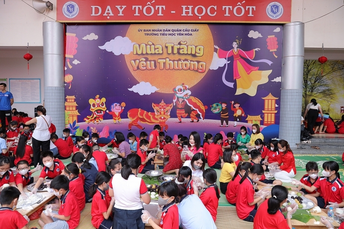 Đấu giá tranh gây quỹ ủng hộ học sinh khuyết tật, có hoàn cảnh khó khăn