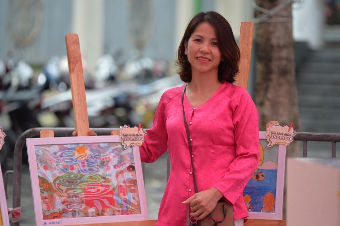 Đấu giá tranh gây quỹ ủng hộ học sinh khuyết tật, có hoàn cảnh khó khăn