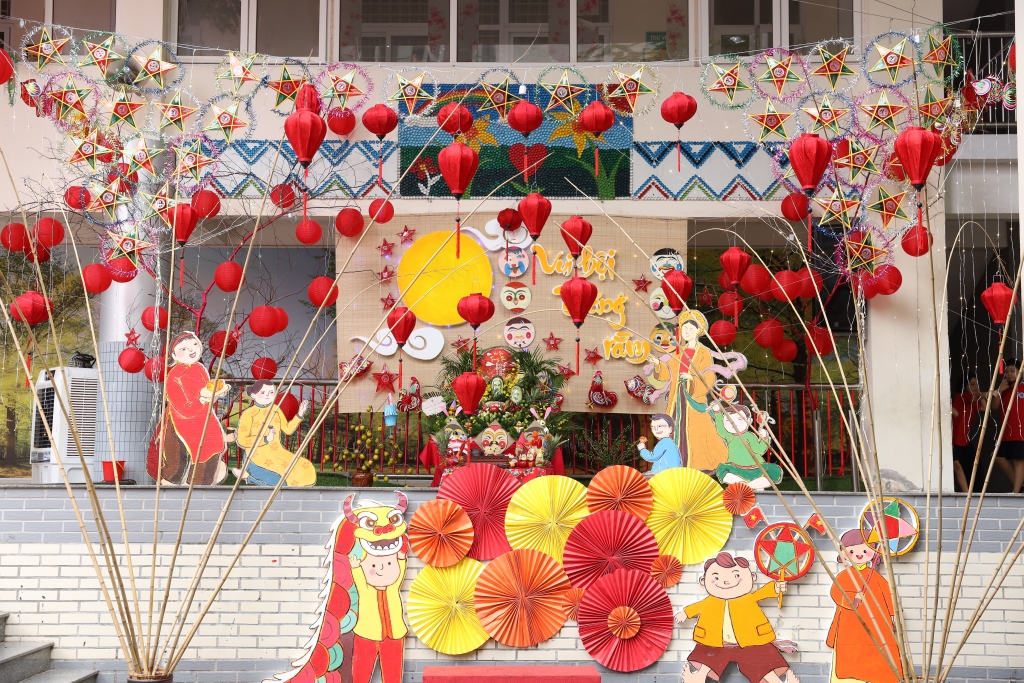 Đấu giá tranh gây quỹ ủng hộ học sinh khuyết tật, có hoàn cảnh khó khăn