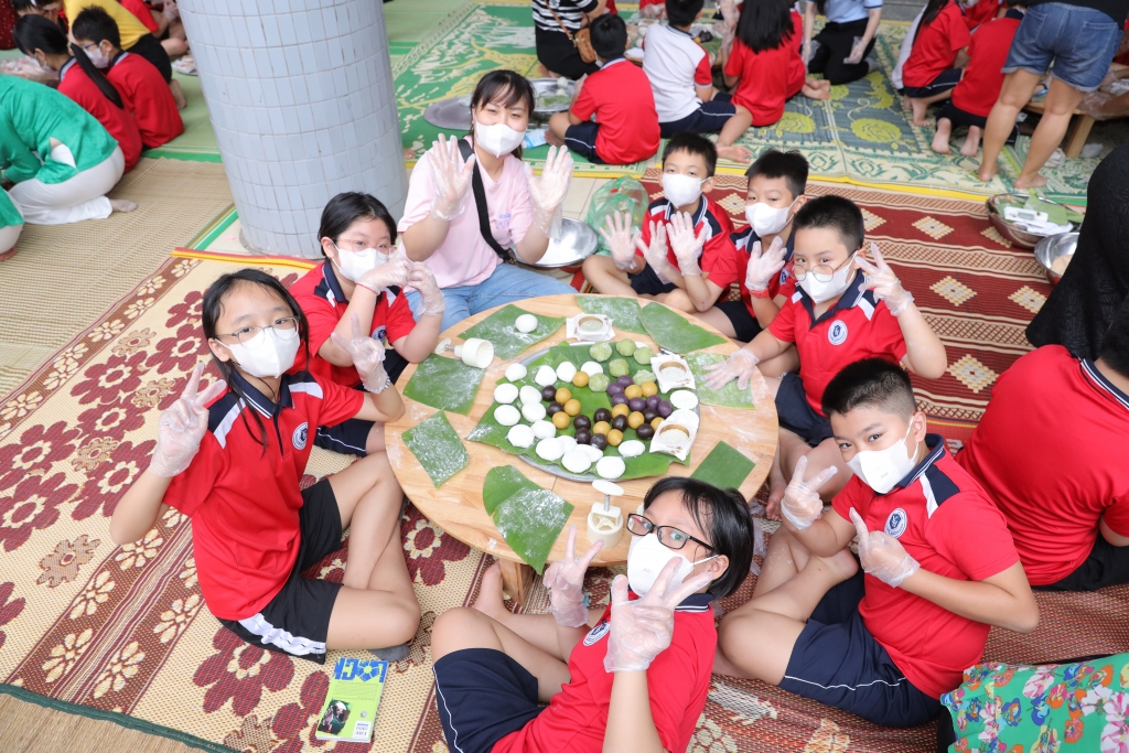 Đấu giá tranh gây quỹ ủng hộ học sinh khuyết tật, có hoàn cảnh khó khăn