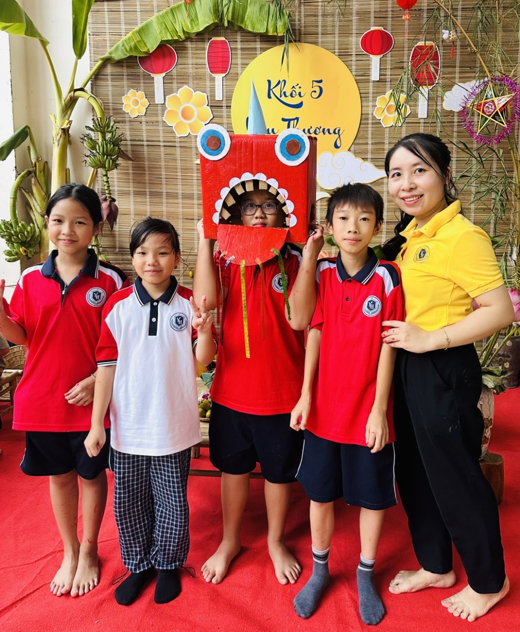 Đấu giá tranh gây quỹ ủng hộ học sinh khuyết tật, có hoàn cảnh khó khăn