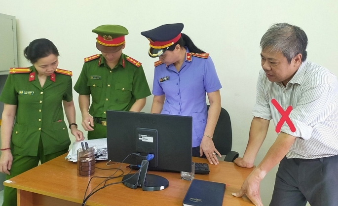 Cơ quan CS ĐT tiến hành bắt giữ và khám xét nơi làm việc của Nguyễn Giang Quân (ảnh CATH)