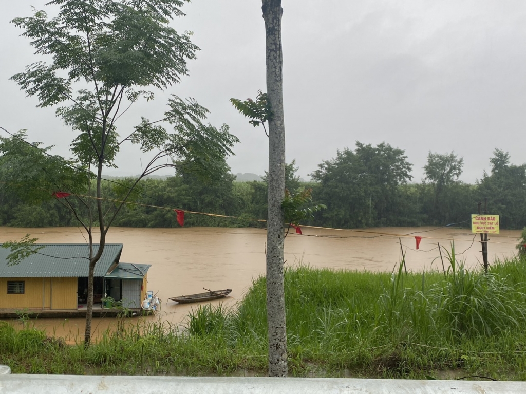 Công bố tình huống khẩn cấp sạt lở bờ sông Bưởi tại huyện Thạch Thành