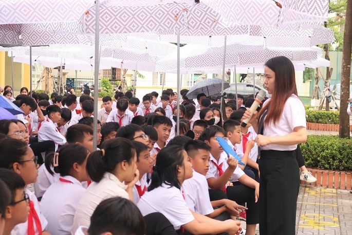 Tuyên truyền cho 500 học sinh về phòng chống xâm hại, bạo lực học đường qua phiên tòa giả định