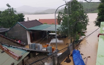 Nghệ An: Không để ai thiếu đói trong mưa lũ