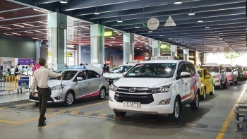 Thí điểm thu phí tự động tại Sân bay Nội Bài và Tân Sơn Nhất trong 6 tháng