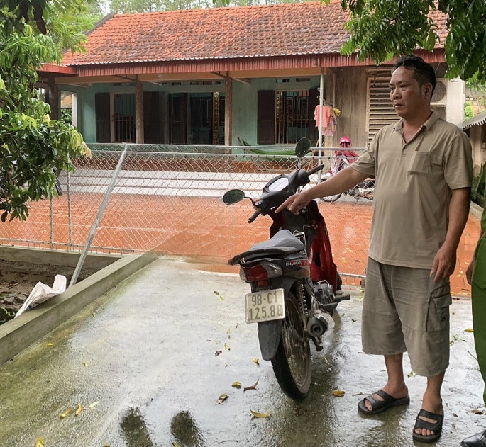 Bực tức vì cho vay tiền lại bị chửi bới, đối tượng dùng súng hơi bắn con nợ Bực tức vì cho vay tiền lại bị chửi bới, đối tượng dùng súng hơi bắn con nợ