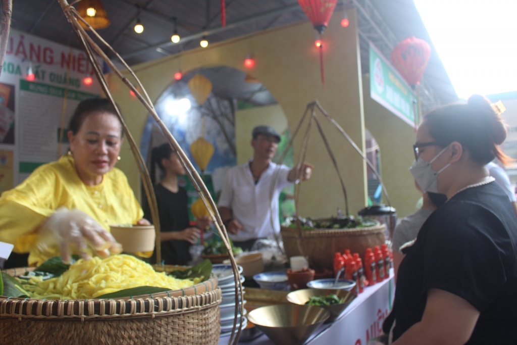 Hàng nghìn du khách thích thú với trải nghiệm “Không gian ẩm thực Hà Nội”