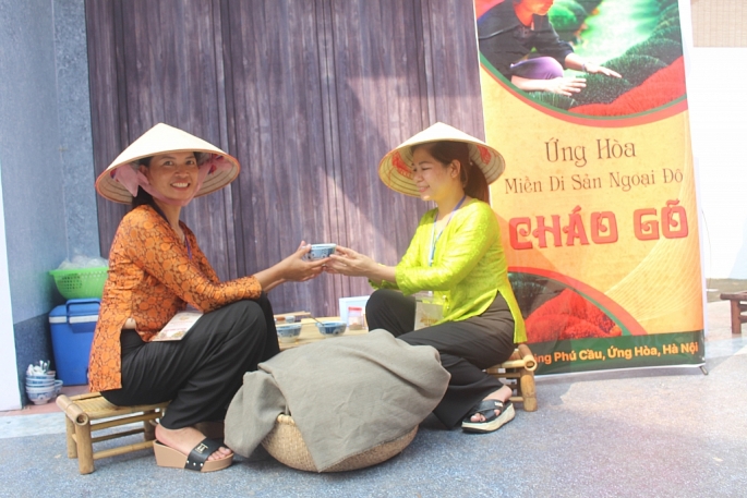 Gánh cháo gõ Ứng Hòa tại Festival Thu Hà Nội 2023. Ảnh: Vi Giáng