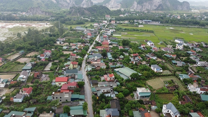 Những ngôi nhà khang trang tại thôn 10 của xã Quỳnh Lộc (thị xã Hoàng Mai, tỉnh Nghệ An) được xây trên đất Thanh Hoá nên rất khó khăn trong việc cấp sổ đỏ (ảnh Huy Hoàng)