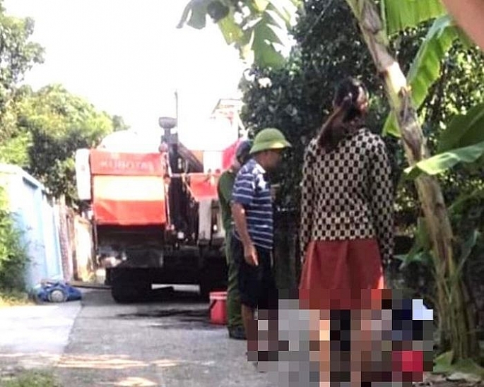2 người đàn ông ở Hải Dương tử vong thương tâm khi sửa máy gặt
