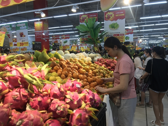 Người dân đang mua sắm tại siêu thị Big C Thăng Long     Ảnh: Nguyễn Đăng