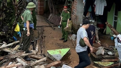 Mưa lớn làm sập nhà khiến 2 vợ chồng tử vong thương tâm