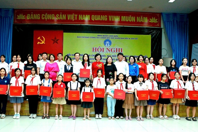 Quận Long Biên, Hà Nội: Biểu dương trẻ em gái chăm ngoan, học giỏi