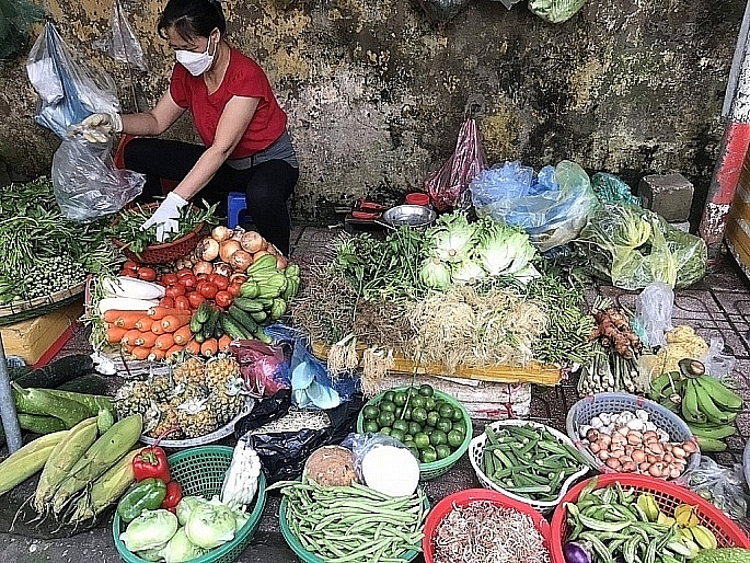 Vấn đề an toàn thực phẩm tại chợ truyền thống  vẫn khiến người tiêu dùng còn lo ngại. Ảnh: Tuyết Nhi
